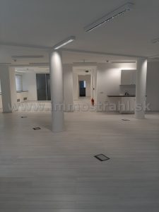 Reprezentatívny kancelársky priestor o výmere 213 m2 + 40 m2 terasa (grátis) na prenájom na Plynárenskej ul. v objekte Bratislava Business Center I